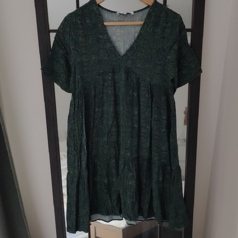 Elegant Green V-Neck Women's Top